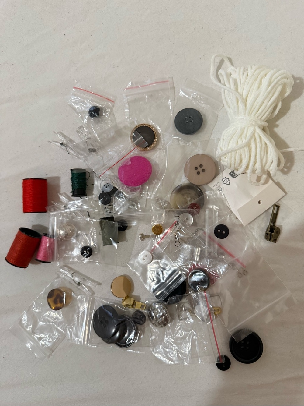Assorted Sewing Notions Kit – Buttons, Threads & Cord